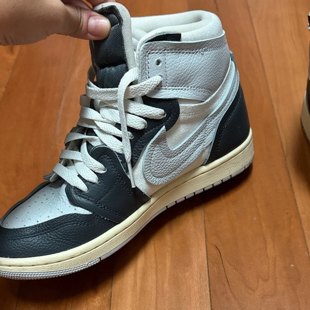 Tones of gray and White mid-Top Sneakers